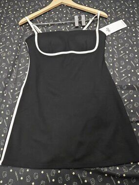 NWT🍒🍒Alo Yoga Airbrush Streamlined Dress Black/White Casual/Sports Skirt